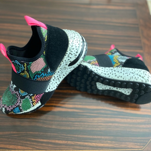 Size 7 Steve Madden sneakers - Picture 5 of 6